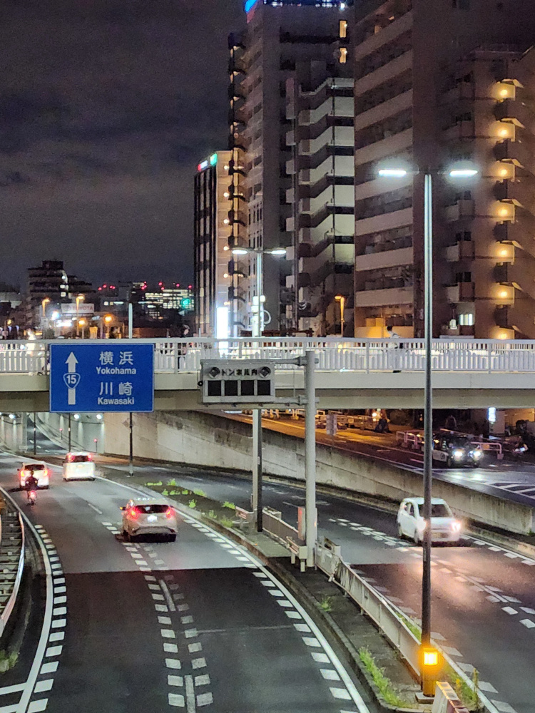 A view of a highway in Kamata at night